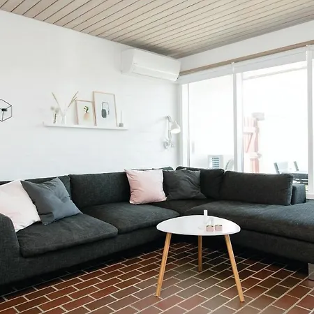 Vakantiehuis Two-bedroom Holiday In *